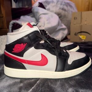 Nike Women’s Air Jordan 1 Mid ‘Black College Grey’ Sneakers Size 9